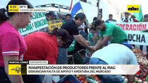 Agricultores denuncian abandono y regalan su producción frente al MAG  - ABC Noticias - ABC Color