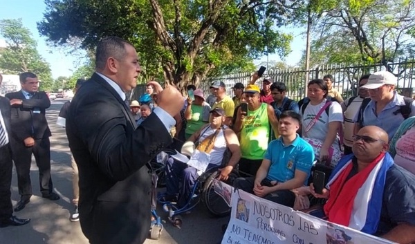 Discapacitados exigen pensión, pero en el Senado anuncia rechazo