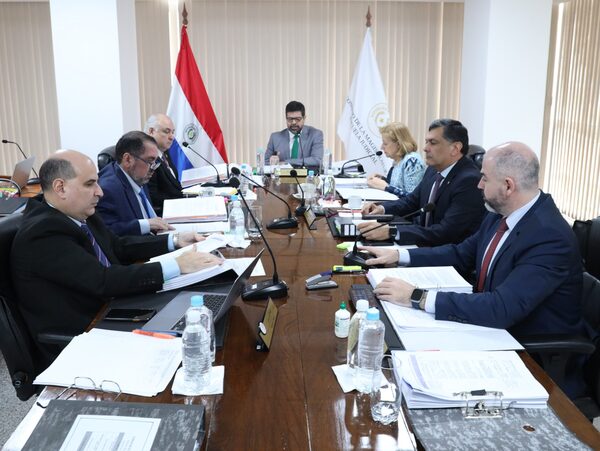 Consejo conforma y remite ternas para 13 cargos creados de fiscales