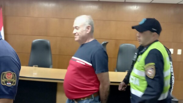 Condenan a Ramón González Daher por hurto de 471 cheques