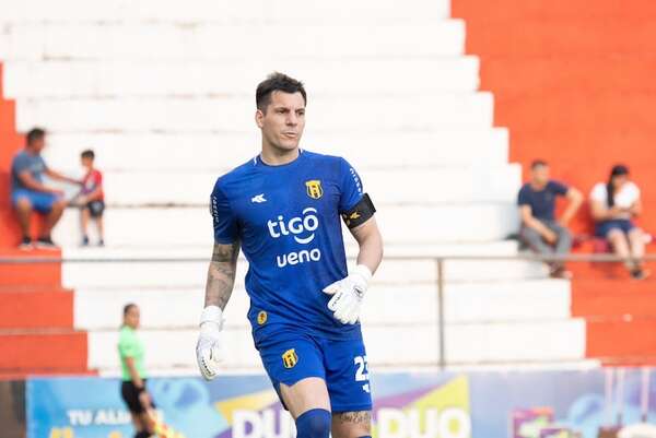 Gaspar Servio: “En partidos decisivos siempre perjudican a Guaraní” - Guaraní - ABC Color