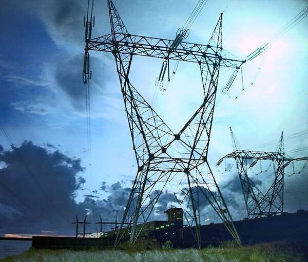 ANDE: Gobierno busca revitalizar al sector metalúrgico comprando torres nacionales - Economía - ABC Color