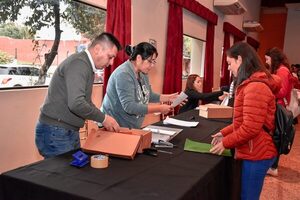 Más de 700 estudiantes accederán al segundo desembolso por becas de la EBY - .::Agencia IP::.