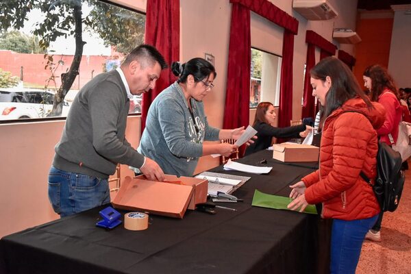 Más de 700 estudiantes accederán al segundo desembolso por becas de la EBY - .::Agencia IP::.