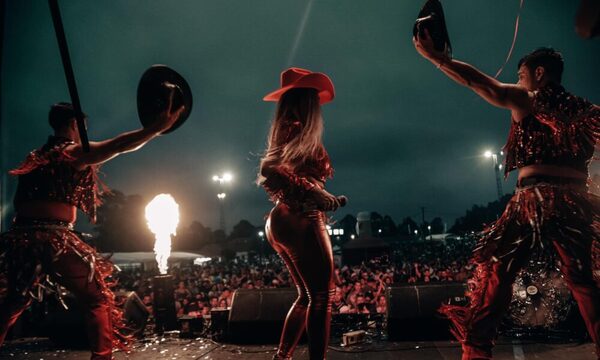 Tatáchos se trenzaron a golpes en medio del show de Marilina