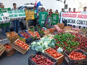 Campesinos regalan sus productos por nulo apoyo del Gobierno y advierten sobre grave retroceso | Agronegocios | 5Días
