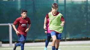 Se forma en Barcelona, sueña con llegar a la élite del fútbol y triunfar con Paraguay