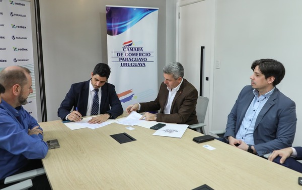 Buscan atraer inversores uruguayos en sectores como el forestal y zona franca de servicios - MarketData