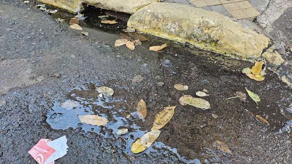 Asunción: una pérdida de agua en la “bicisenda” - Crónicas Ciudadanas - ABC Color