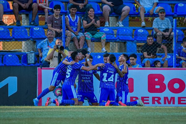 Versus / Sonríe Olimpia: Sol sueña con la permanencia y tumba a Nacional en Villa Elisa