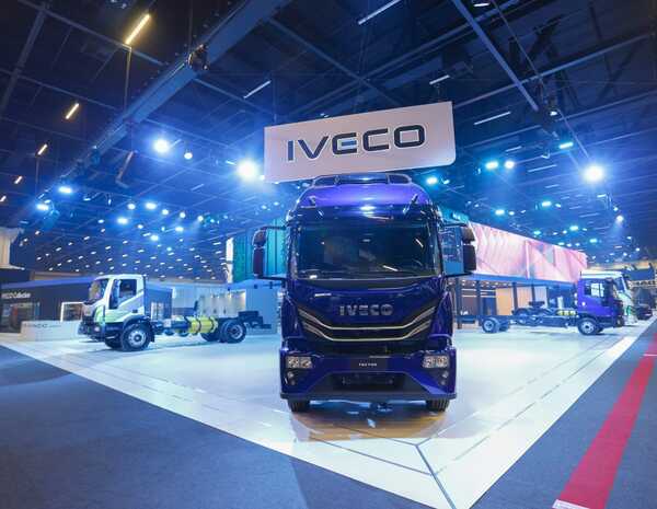 IVECO confirma inversión y ofrece soluciones conectadas y multienergéticas para el transporte