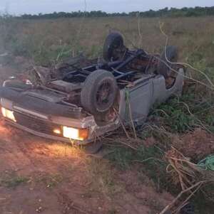 Vuelco fatal en camino rural, hacia Boquerón deja un muerto y dos heridos en Ñeembucú  - Policiales - ABC Color