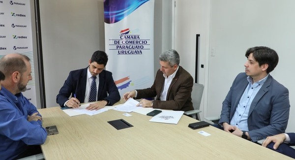 Pretenden que empresarios uruguayos inviertan en sectores forestales y zona franca de servicios