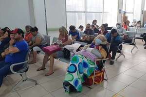 Pacientes se quejan por poca cantidad de especialistas, mientras IPS paga millonada por abogados - Nacionales - ABC Color