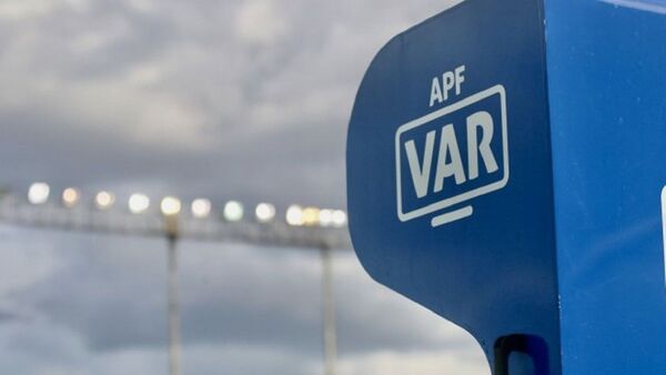 “El VAR es un garrote para todos”