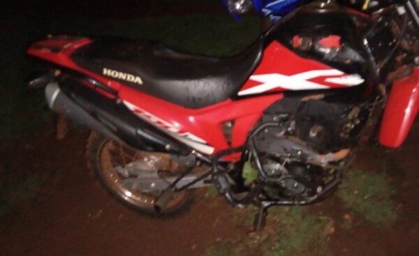 Joven motociclista muere tras chocar contra columna