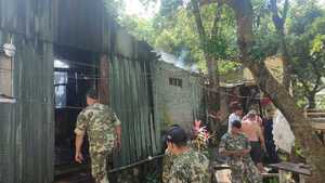 Incendio afectó cuatro viviendas en el barrio Sagrada Familia de Encarnación