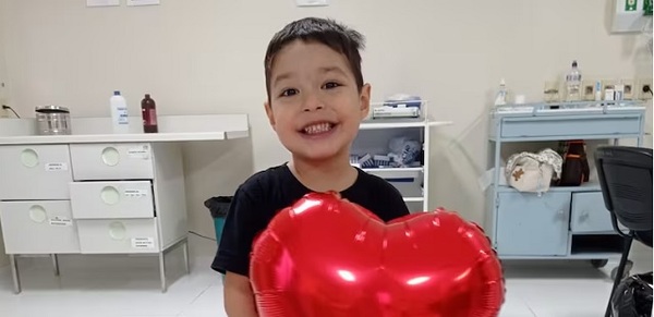 Milan recibe un nuevo corazón tras cirugía de 15 horas