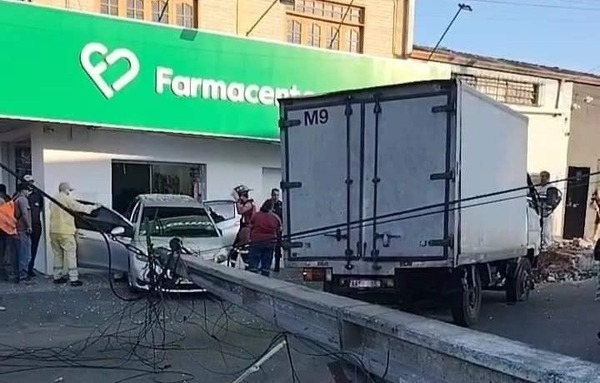 Aparatoso accidente en Capiatá deja dos heridos, entre ellos, una niña de 9 años