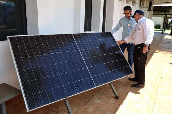 Abrirán los sobres de interesados en instalar una planta solar flotante en el embalse de Itaipú - ABC en el Este - ABC Color