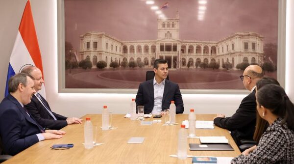Santiago Peña y la AFI diseñan estrategia para mejorar la inclusión financiera en Paraguay - El Trueno