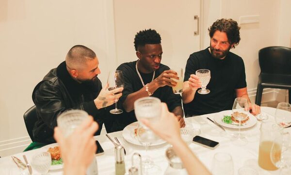 Vinicius Jr recibió a Maluma y a un actor de Hollywood en su casa