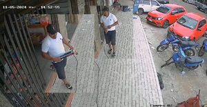 Descuidista simula ser cliente y se roba un cuchillo de pesca de un local comercial