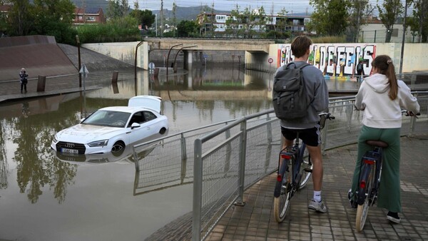 En España, las torrenciales lluvias inundan Barcelona