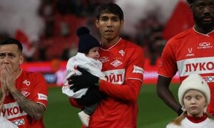 “Pulpito” Duarte, emocionado al entrar con su bebé en la cancha