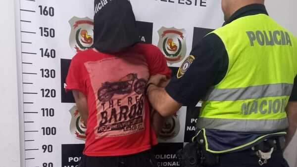 Sorprenden en CDE a brasileño que ingresó al país con vehículo hurtado y queda detenido