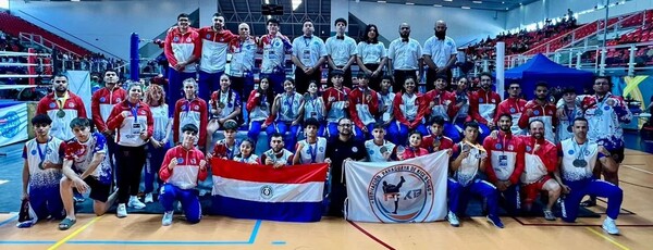 Team Paraguay de kick boxing vuelve de Chile con cargamento de medallas