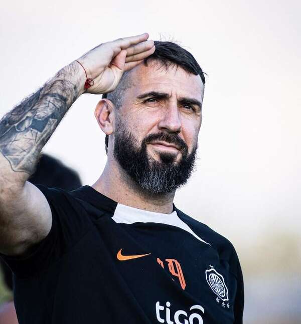 Estrella #47, a la vista de Olimpia - Fútbol - ABC Color