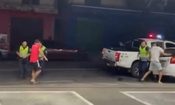 (VIDEO) ¡Escándalo! ¡Militares tatachos agrenden a policías en procedimiento!