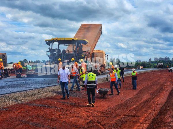 Misión de la CAF y técnicos del MOPC verifican avances de las obras de asfaltado a Puerto Indio – Diario TNPRESS