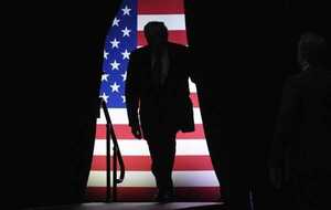 Trump regresa a la Casa Blanca en una reaparición basada en un llamado a los votantes frustrados - San Lorenzo Hoy