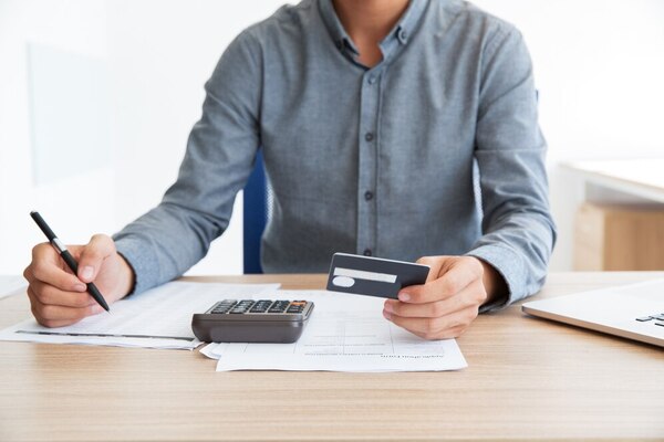 Tasas elevadas y requerimientos complejos, principales factores que impiden el acceso al crédito, según encuesta - MarketData