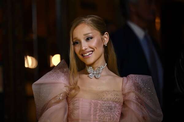 Ariana Grande se vistió de princesa para la premier de “Wicked” en Australia - Gente - ABC Color