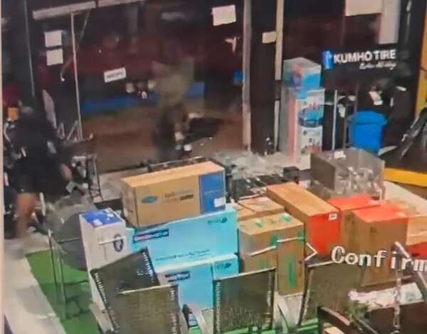 Rompen vidrio de local comercial para robar equipos de sonido - ABC en el Este - ABC Color