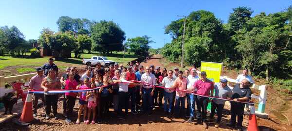 Inauguran puente de hormigón armado en Zanja Pyta, Cambyretá