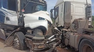 Falta de reparación de ruta termina en múltiple choque sobre la PY05