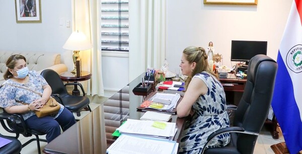 Salud Pública recibe cargamento de medicamentos hemoderivados por más de G. 9.000 millones - .::Agencia IP::.
