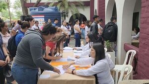 Gobernación de Concepción otorga becas a estudiantes universitarios
