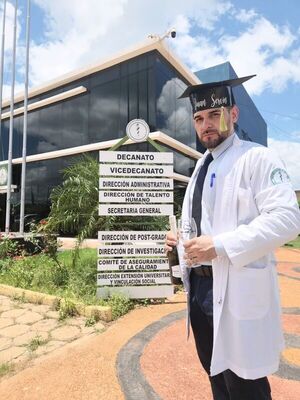 Pizzero termina la carrera de medicina, pese a varios obstáculos