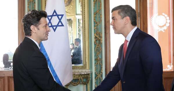 La Nación / Santiago Peña recibió cartas credenciales de nuevos embajadores