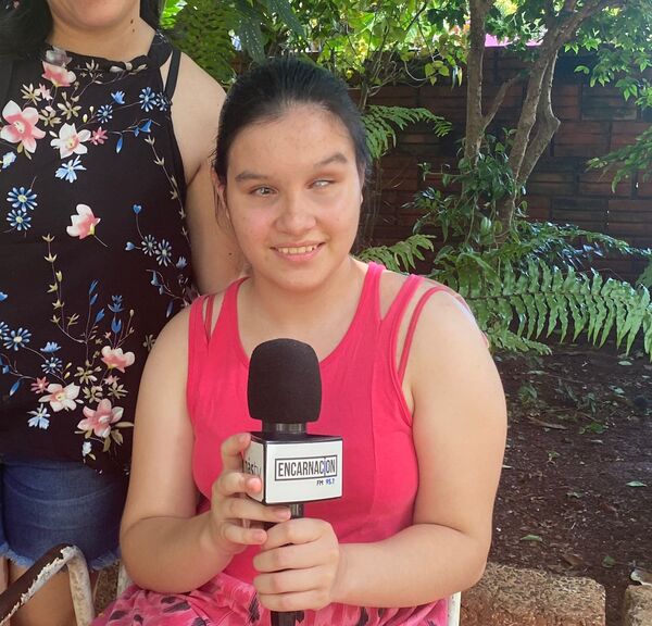 Adolescente ciega sueña con ser Periodista Deportiva