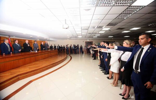 Ministros de la Corte Suprema de Justicia tomaron juramento a magistrados, defensores y agente fiscal para varias circunscripciones del país
