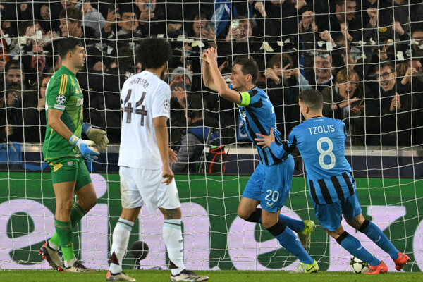 Versus / El insólito penal con el que Aston Villa recibe su primer gol y pierde por primera vez en Champions