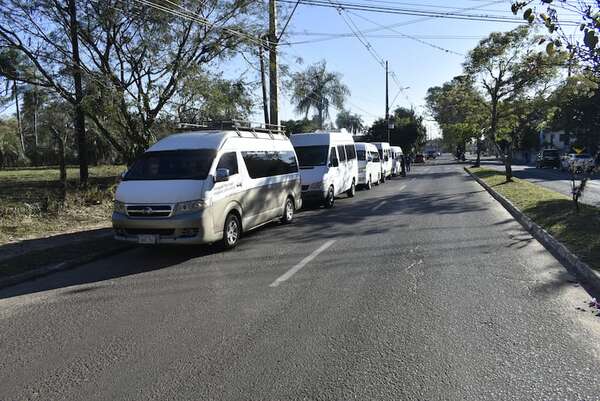Yacyretá: transportistas piden pagos y firma de contratos antes de que termine el año - Nacionales - ABC Color