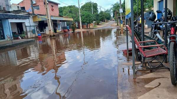Luque: pobladores de la fracción Primavera se quejan de inundación de calle - Nacionales - ABC Color