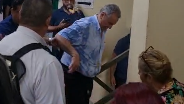 Escrachan a presidente de la Caja Municipal en Lambaré